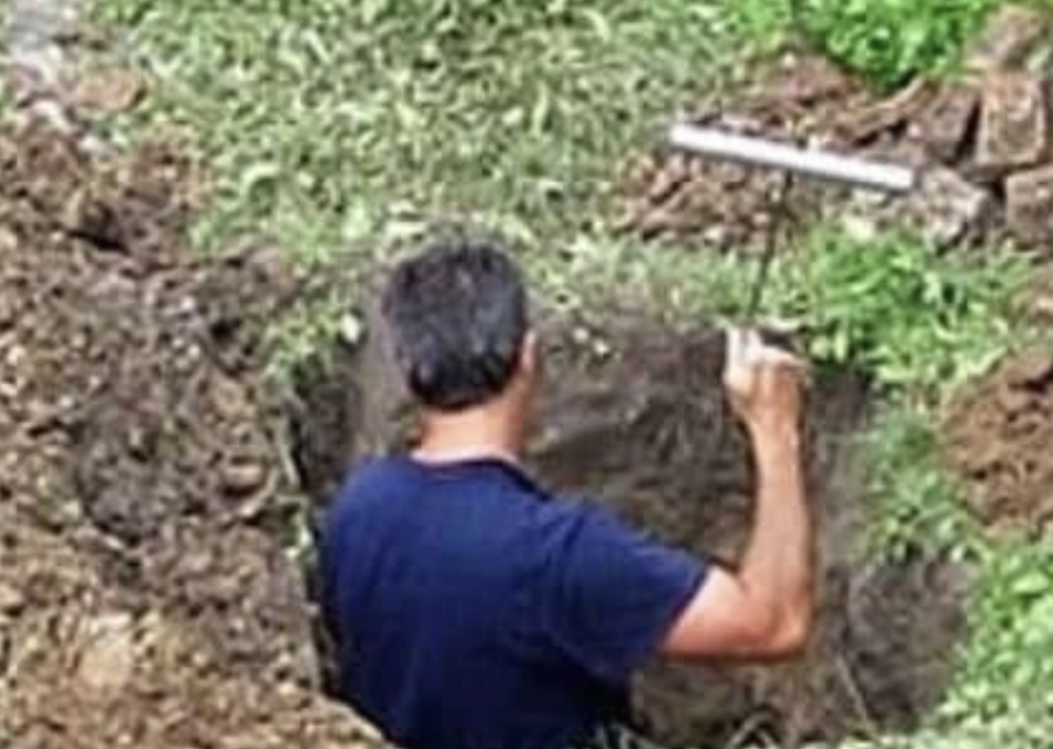 a-man-started-digging-holes-in-the-backyard-–-when-the-neighbors-noticed-what-he-was-up-too,-they-called-the-police-immediately