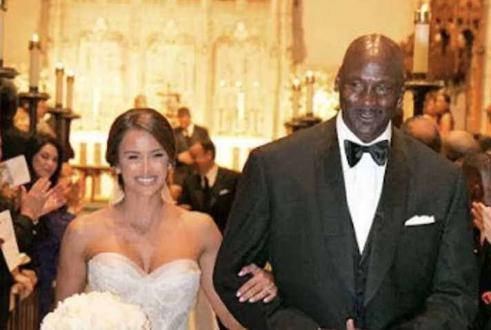 michael-jordan,-61,-gave-his-wife,-model-yvette-prieto,-17-years-his-junior,-a-majestic-mansion-so-he-can-live-out-the-rest-of-his-life-with-love