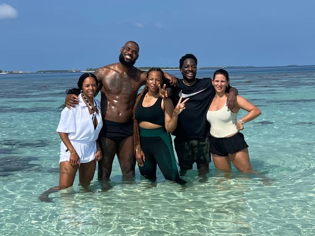 family-first:-lebron-james-looks-to-be-in-playing-shape-as-he-enjoys-vacation-in-the-maldives